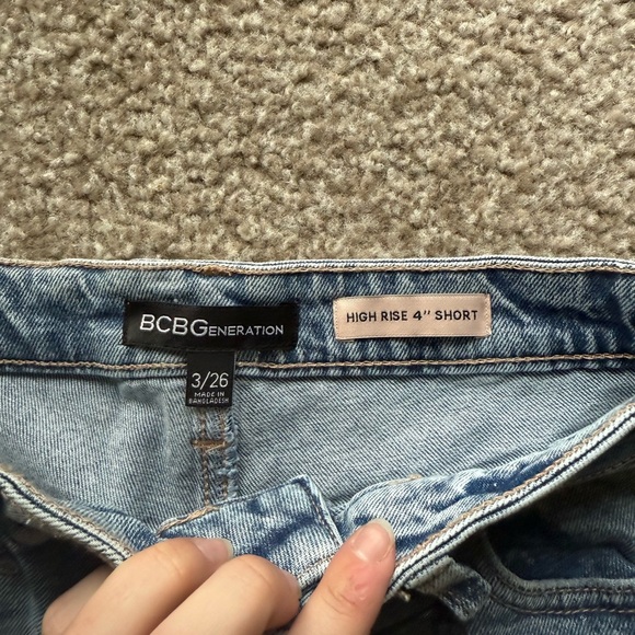 BCBG Generation 4” inseam shorts - Picture 3 of 3